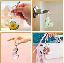 Bild zur Vorstellung der Schlüsselanhänger, verschiedene Motive. An Handtasche, An schlüssel, An der Türe